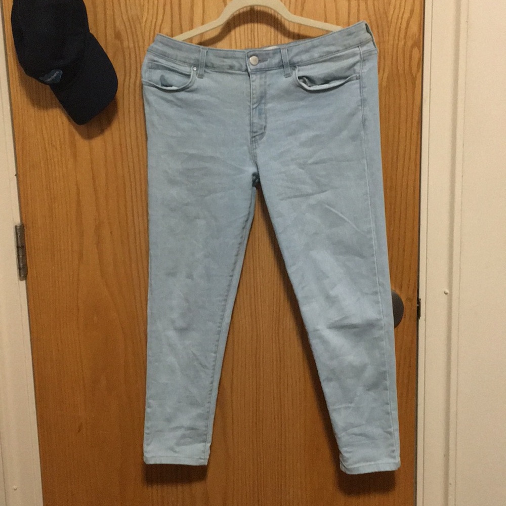 Uniqlo Skinny Jean petite light wash size 30